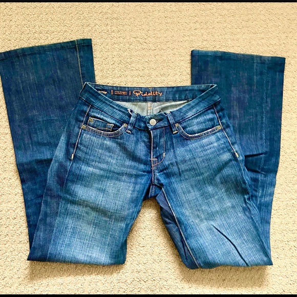 Fidelity Snap Dragon Slightly Destressed Flared Jeans - 25x32 - Picture 10 of 10